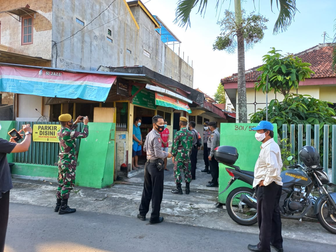 Pengawasan PPKM Darurat Bagi Pelaku Usaha di Wilayah Kelurahan Demangan